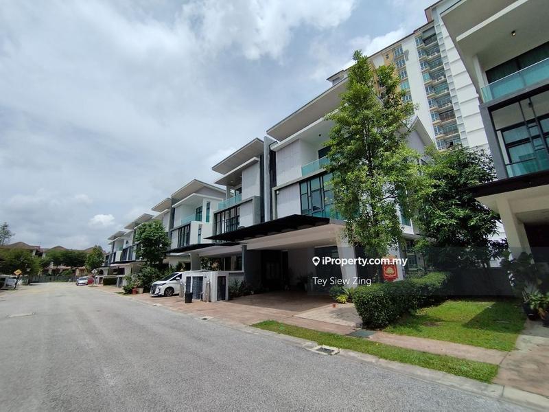 Rumah Berkembar untuk Dijual di Taman Bukit Serdang, Seri Kembangan oleh Tey Siew Zing - iProperty.com.my