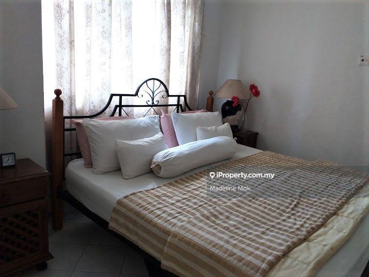 Kondominium untuk Dijual di Pantai Panorama Condominiums oleh Madeline Mok - Master Bedroom - iProperty.com.my