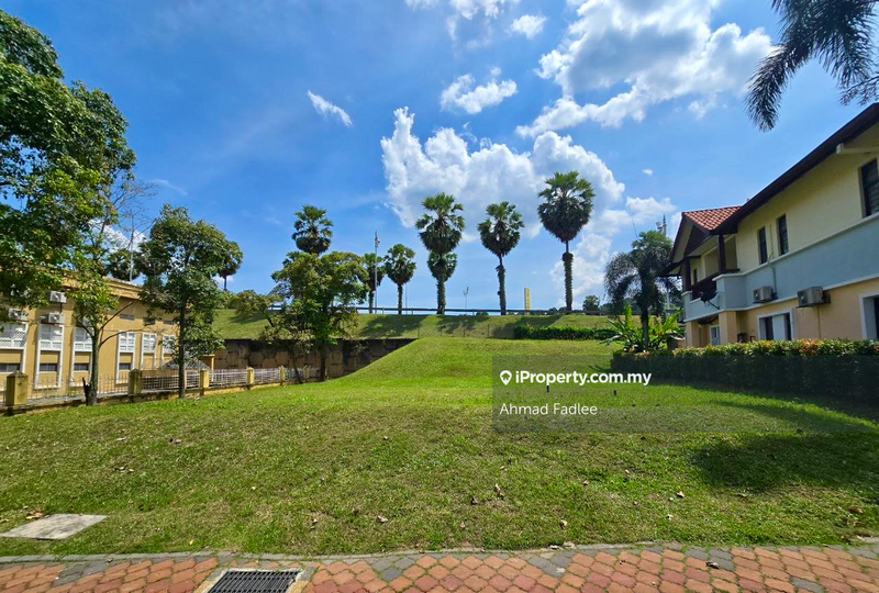 Banglo Tanah untuk Dijual di Presint 11, Presint 11 oleh Ahmad Fadlee - iProperty.com.my