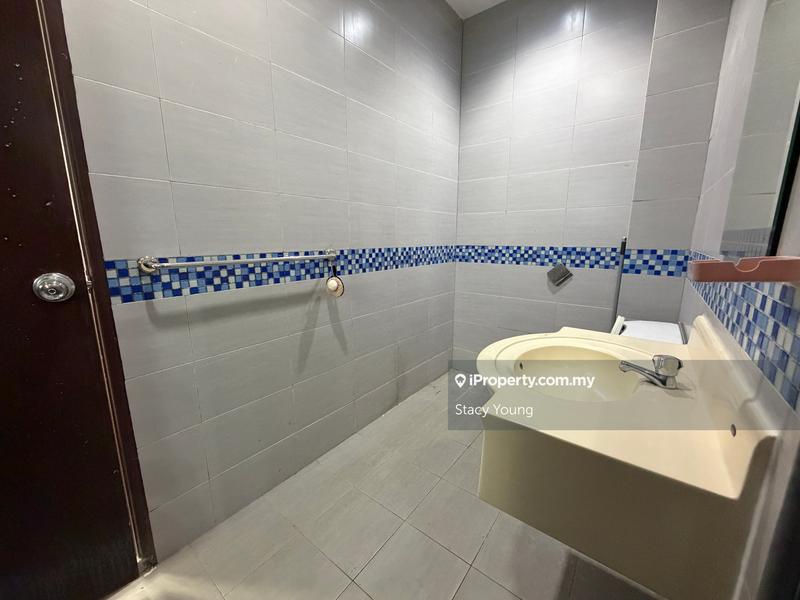 Rumah Berkembar untuk Dijual di Bandar Sungai Long, Selangor oleh Stacy Young - iProperty.com.my