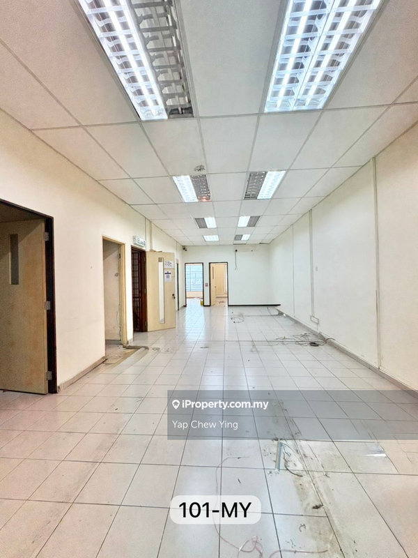 For Rent - 3 Storey Shoplot Renovated v Tiles @ Bayu Tinggi Klang - For Rent