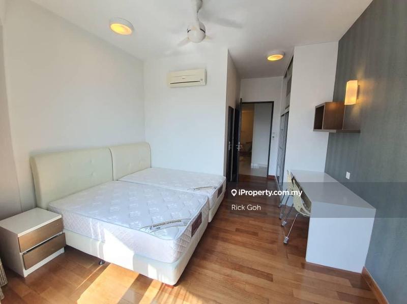 For Sale - Gurney Paragon