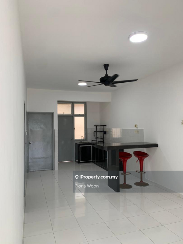 For Rent - Golden Showers (Kondo Ruby)