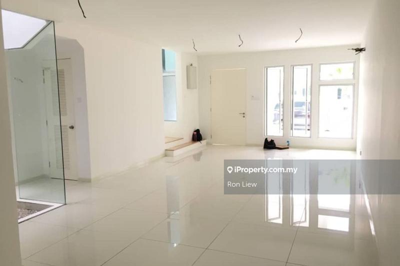 Rumah Teres 2-Tingkat untuk Dijual di Bandar Putra Permai, Seri Kembangan oleh Ron Liew - iProperty.com.my