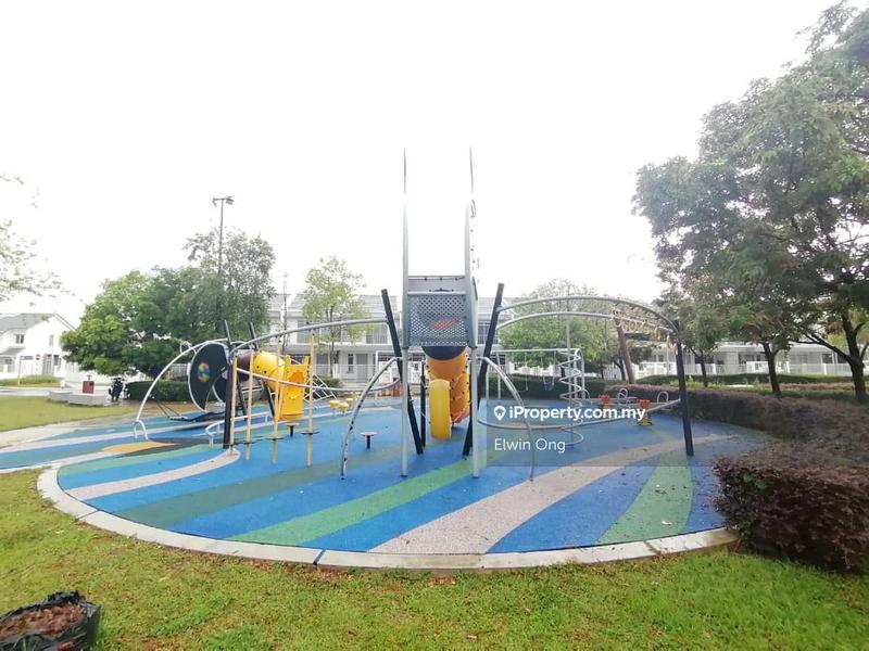 Rumah Teres 2-Tingkat untuk Dijual di Halya @ Daunan Worldwide Bandar Puncak Alam, Puncak Alam oleh Elwin Ong - iProperty.com.my