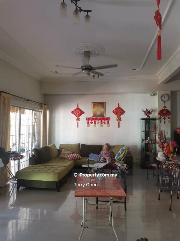 Rumah Teres untuk Dijual di Taman Serdang Jaya, Seri Kembangan oleh Terry Chen - Living Room - iProperty.com.my