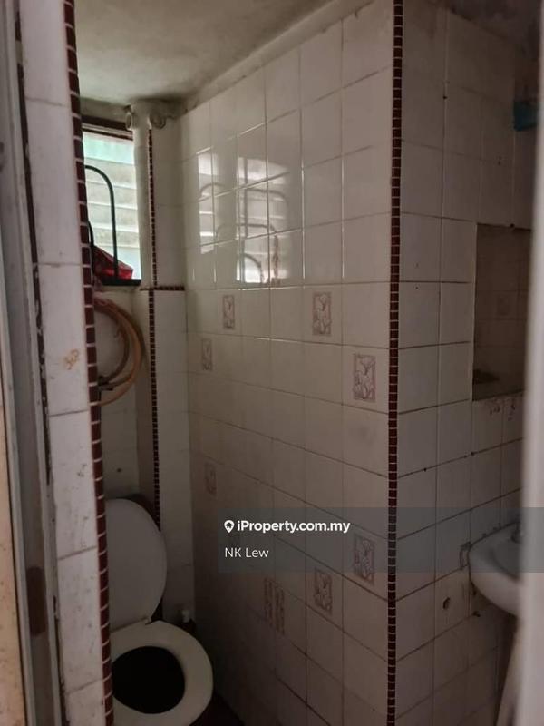 Flat for Sale in Taman Universiti Indah by NK Lew - iProperty.com.my