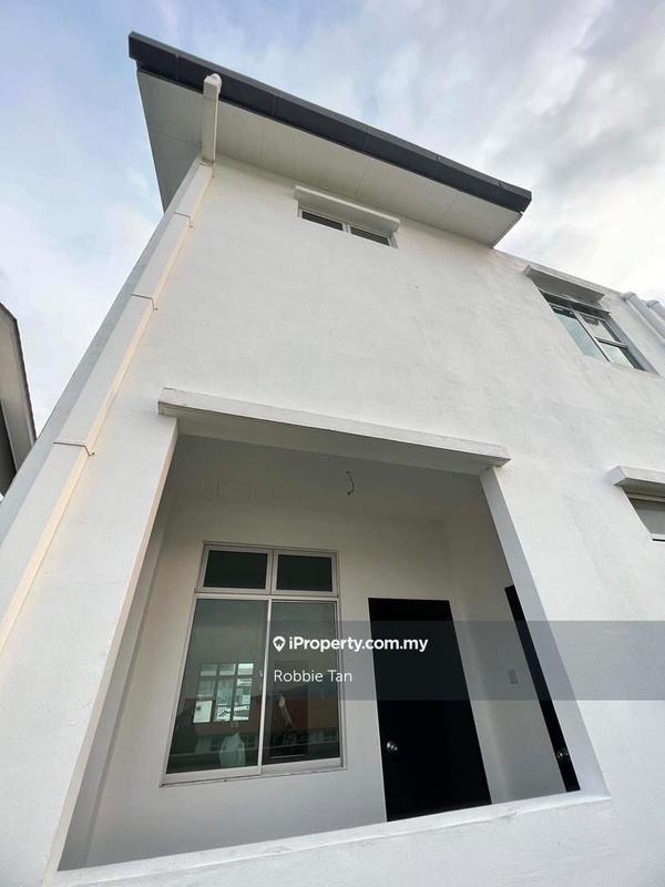Rumah Berkembar untuk Dijual di Taman Pulai Mutiara, Iskandar Puteri (Nusajaya) oleh Robbie Tan - iProperty.com.my