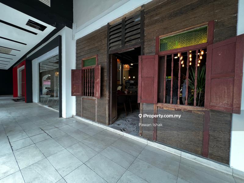 For Sale - M101 Dang Wangi Corner lot