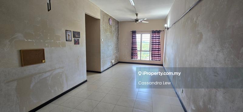 Apartment for Sale in Baiduri Court Apartment by Cassandra Lew - Living Room - iProperty.com.my
