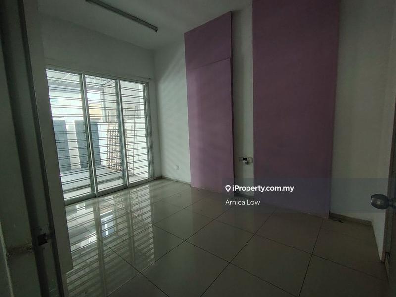 Rumah Berkembar untuk Dijual di Taman Equine, Seri Kembangan oleh Arnica Low - iProperty.com.my