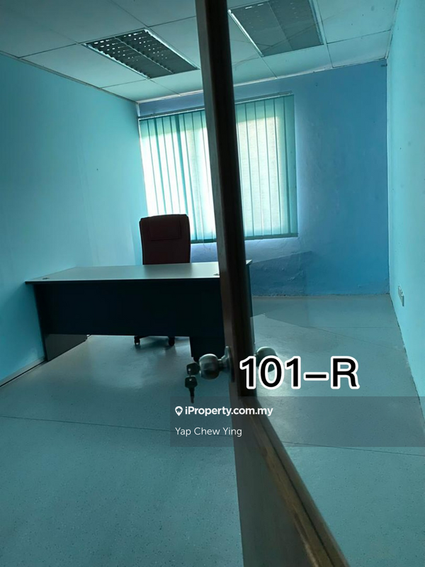 For Rent - For Rent - Kota kemuning Vanilla 2nd Floor Renovated Office 22x75
