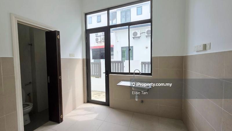 Rumah Teres 3-Tingkat untuk Dijual di Bandar Putra Permai, Seri Kembangan oleh Elise Tan - iProperty.com.my