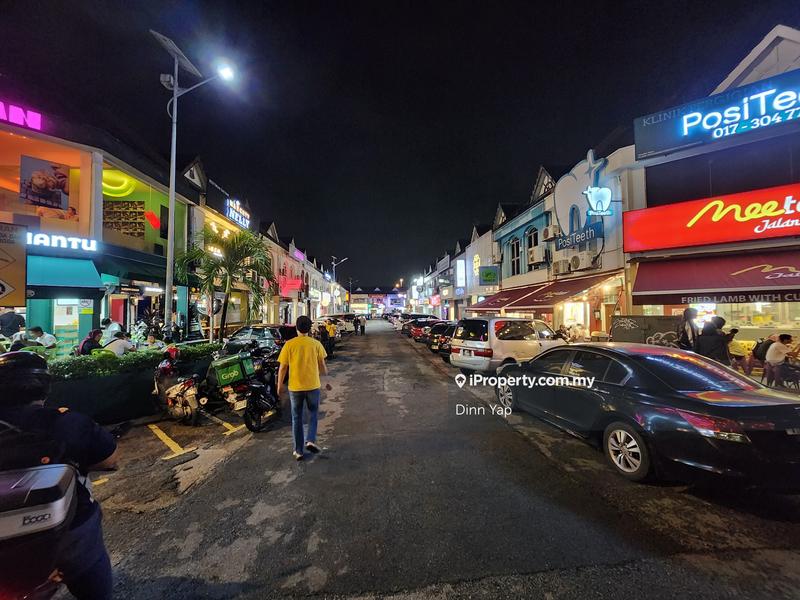 For Sale - SS15 LRT Station with Walking Distance 3 Sty Intermediate Shoplot for Sale