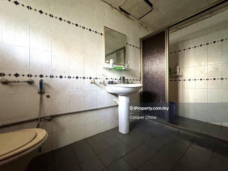 Bungalow House for Sale in Seksyen 16, Petaling Jaya by Cooper Chow - Bathroom - iProperty.com.my