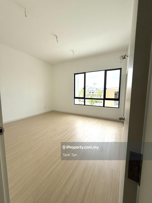 Rumah Berangkai 2 Tingkat untuk Dijual di (Ready unit)New complete unit 4r3b 2kmto Cyberjaya, Cyberjaya oleh Tank Tan - iProperty.com.my