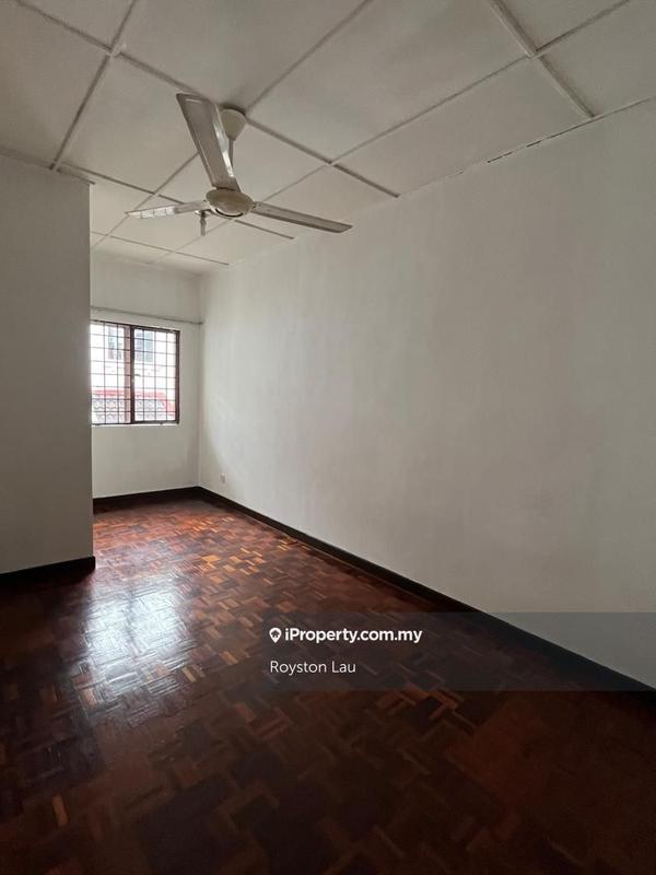 Rumah Berangkai 2 Tingkat untuk Dijual di Bandar Country Homes, Rawang oleh Royston Lau - iProperty.com.my