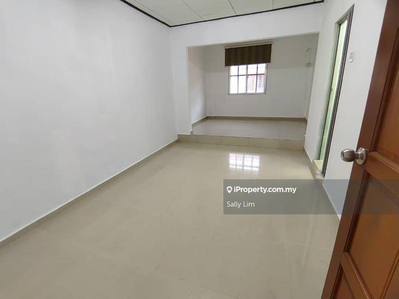 Rumah Teres 2-Tingkat untuk Dijual di Serdang, Seri Kembangan oleh Sally Lim - iProperty.com.my
