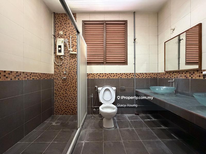 Rumah Berkembar untuk Dijual di Bandar Sungai Long, Selangor oleh Stacy Young - iProperty.com.my