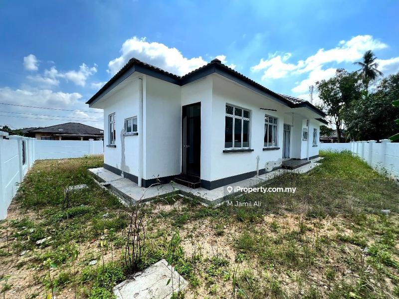 Bungalow House for Sale in Kampung Peserai, Batu Pahat by M Jamil Ali - iProperty.com.my