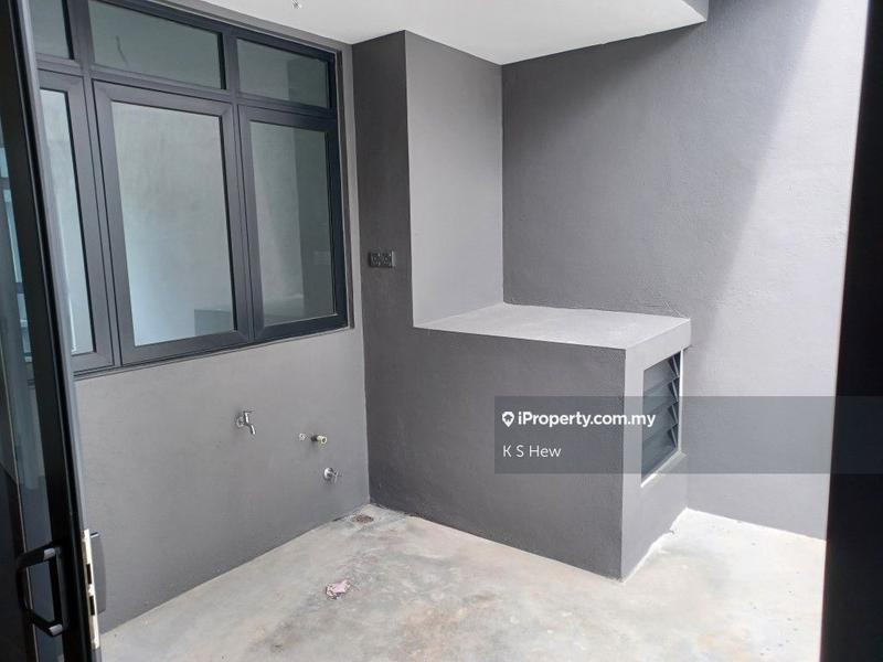 Rumah Teres 4-Tingkat untuk Dijual di Seri Kembangan, Selangor oleh K S Hew - iProperty.com.my