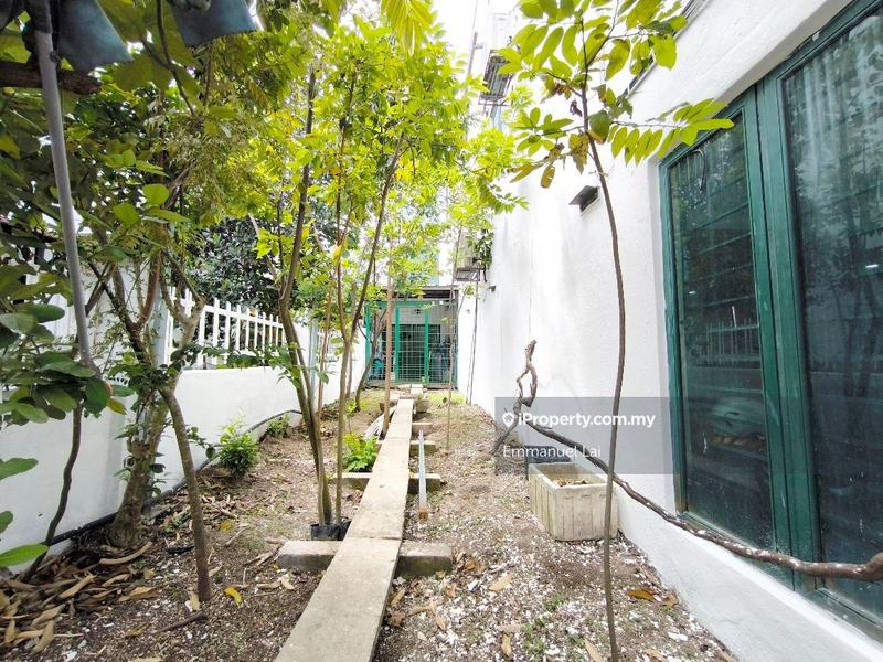 2.5-storey Terraced House for Sale in TTDI End Lot House With 9 Feet Extra Land, Taman Tun Dr Ismail by Emmanuel Lai - iProperty.com.my