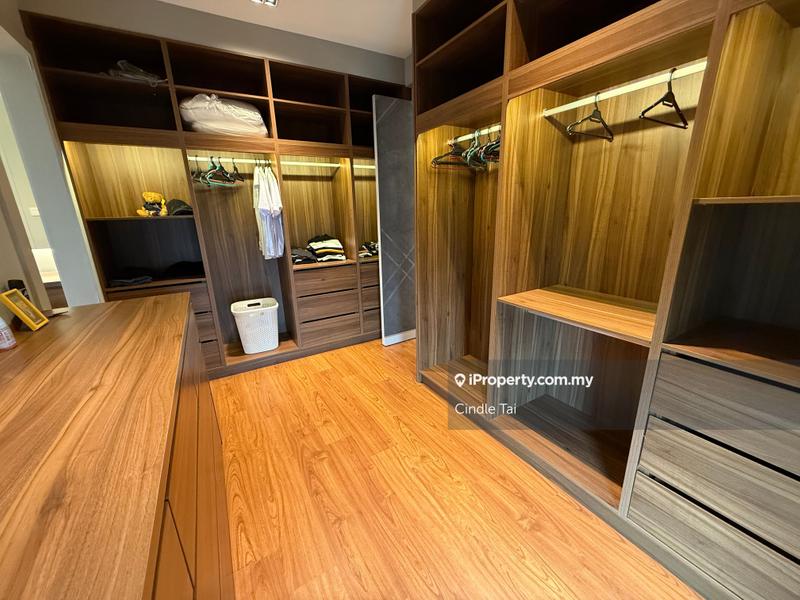 For Sale - Lake Point Residence