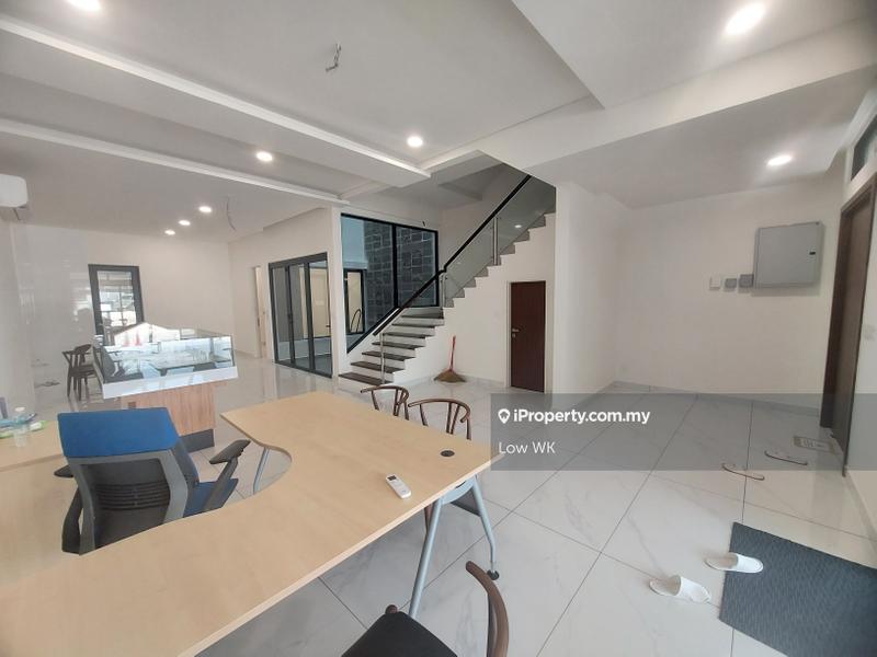 Rumah Berangkai 3 Tingkat untuk Dijual di Happy Garden, Kuchai Lama oleh Low WK - iProperty.com.my