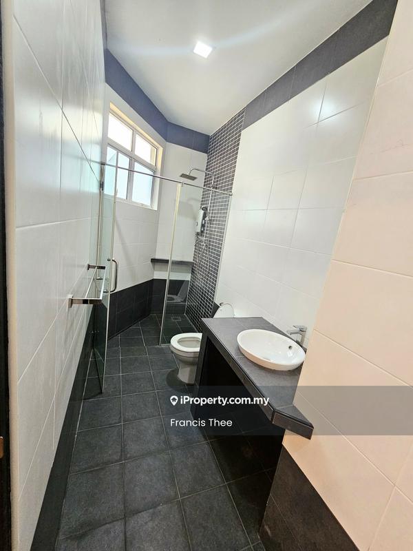 Bungalow House for Sale in Saujana Impian Golf & Country Club, Kajang by Francis Thee - Bathroom - iProperty.com.my