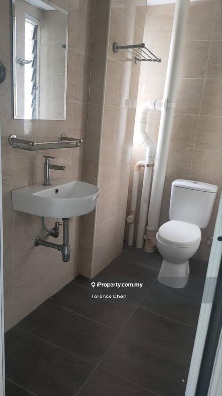 Kondominium untuk Dijual di Petaling Indah Condominiums oleh Terence Chen - Bathroom - iProperty.com.my