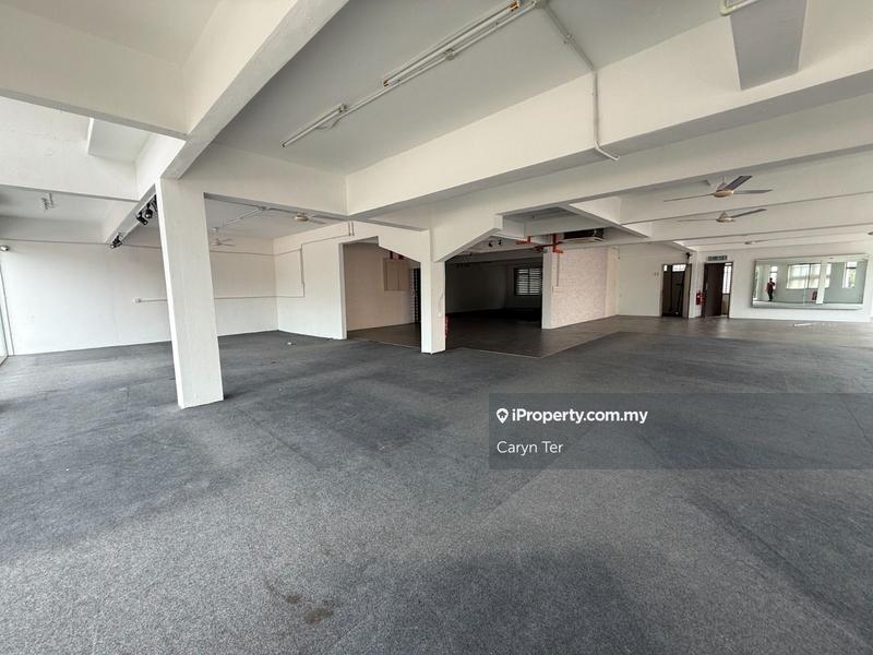 For Rent - Nusa Bestari ( Facing Main Road ) 3 Storey ( Corner Lot )