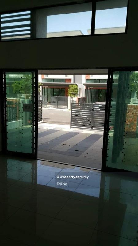Rumah Berangkai 2 Tingkat untuk Dijual di Taman Putra Prima, Puchong oleh Toji Ng - iProperty.com.my
