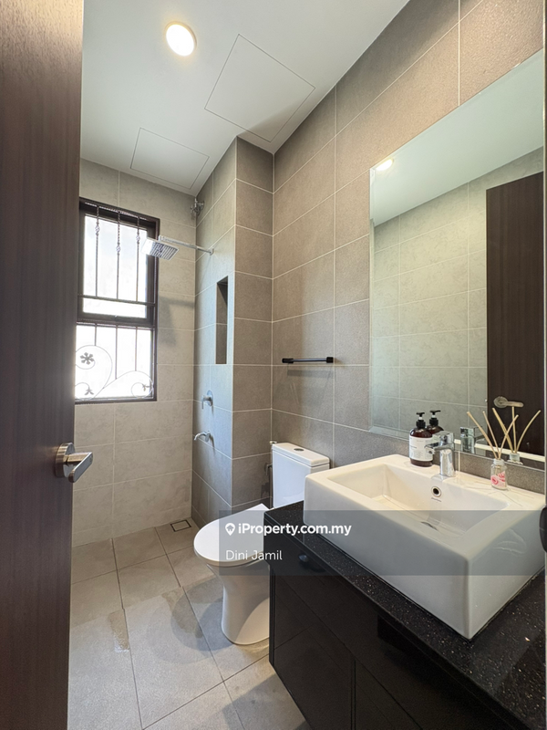 Semi-Detached House for Sale in Bukit Jelutong, Shah Alam by Dini Jamil - iProperty.com.my