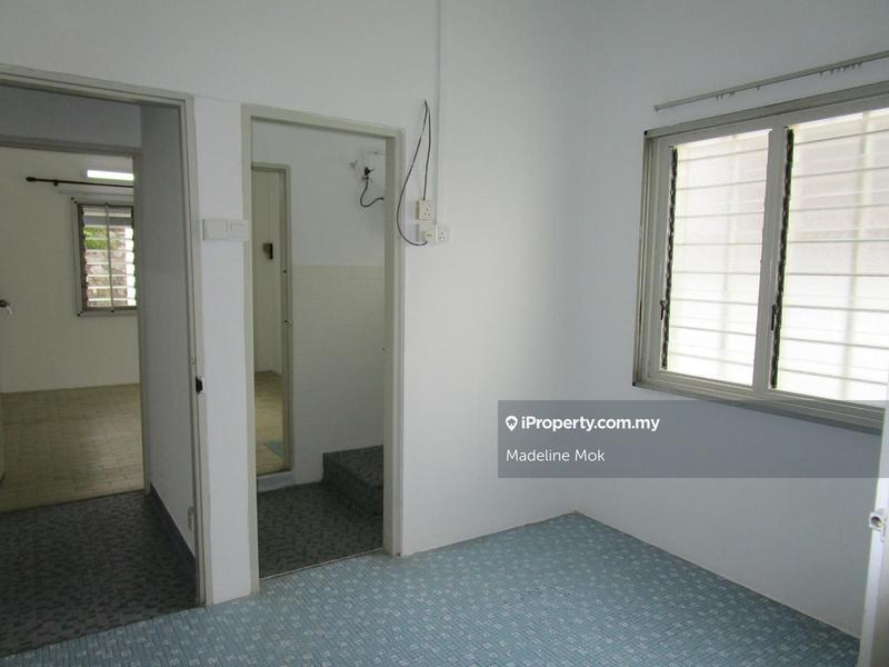 Banglo untuk Dijual di Taman Desa, Kuala Lumpur oleh Madeline Mok - 4th Bedroom - iProperty.com.my