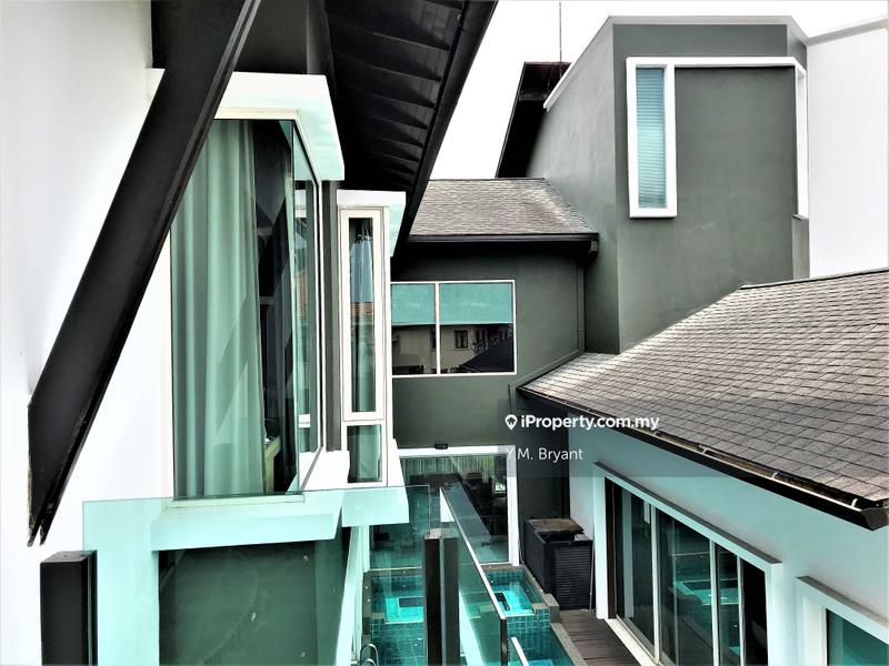 Bungalow House for Sale in SAUJANA GOLF PINGGIRAN GOLF LAKEVIEW, Saujana by Bryant Be - iProperty.com.my