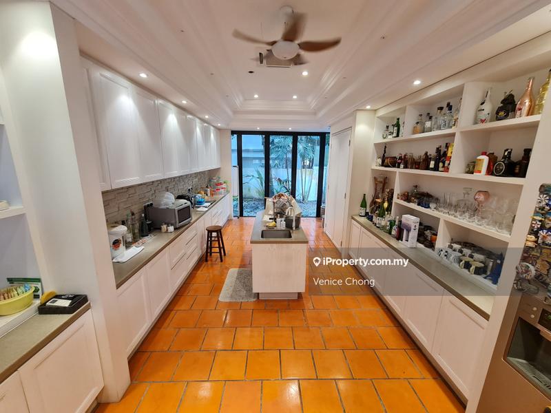 Bungalow House for Sale in Bukit Gita Bayu, Seri Kembangan by Venice Chong - iProperty.com.my