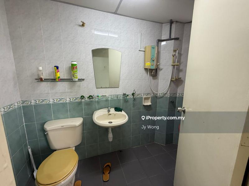 Condominium for Sale in La Vista Condominiums by Jy Wong - iProperty.com.my