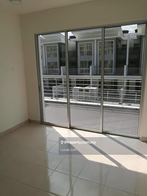 Rumah Teres 3-Tingkat untuk Dijual di Taman Desa Serdang, Seri Kembangan oleh Lucas Lim - iProperty.com.my