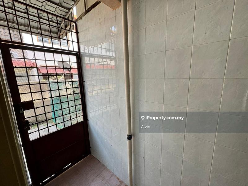 Townhouse for Sale in Taman Seri Bayan, Durian Tunggal by Alvin - iProperty.com.my