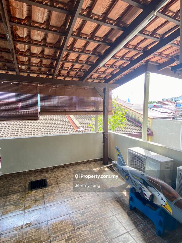 Rumah Berangkai 2.5 Tingkat untuk Dijual di Guarded and Extended 2.5 Storey Home, Damansara Heights oleh Jeremy Tang - iProperty.com.my