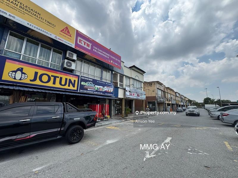 For Rent - 【Facing Mainroad】 Jalan Mahkota @ Bandar Bukit Raja, Shoplot For Rent