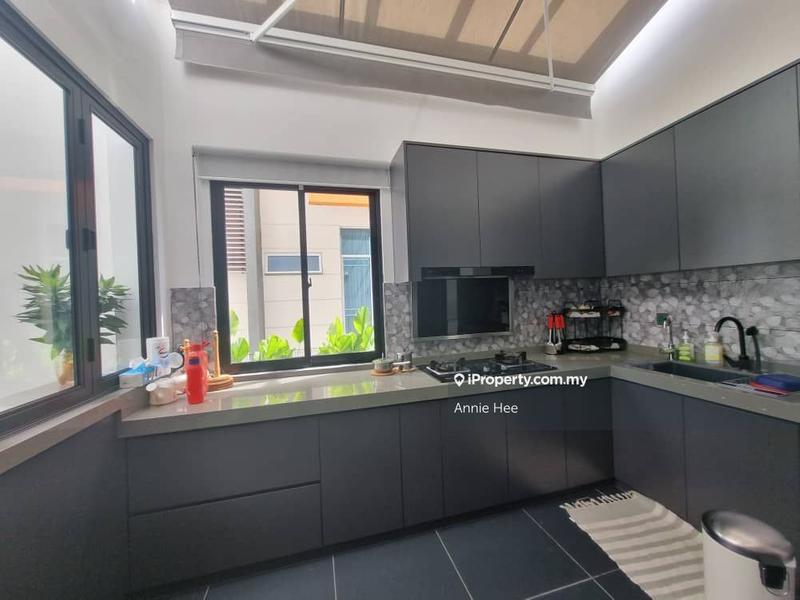 Bungalow House untuk Dijual di Taman Putra Pogun 3 Storey Link Bungalow House, Kota Kinabalu oleh Annie Hee - iProperty.com.my