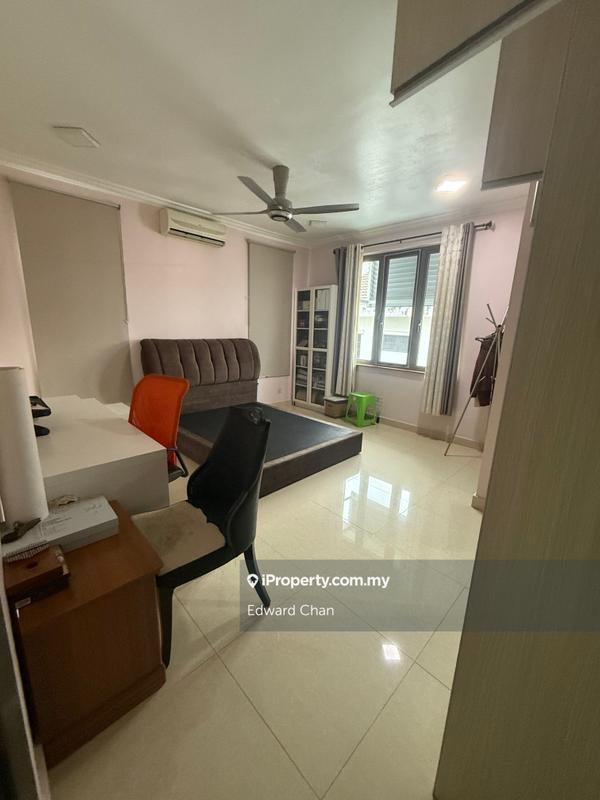 Rumah Berkembar untuk Dijual di Taman Makmur, Bandar Sungai Long oleh Edward Chan - iProperty.com.my