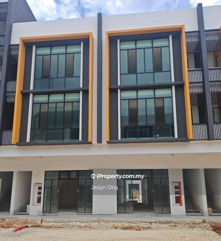 For Rent - Brand New 3-Storey Shop Lot @ Jalan Permas 10, Permas Jaya for Rent