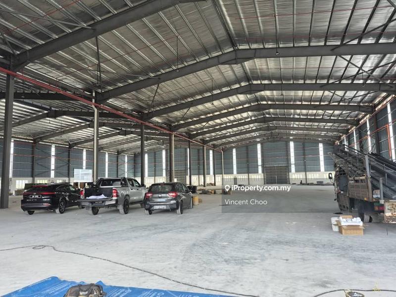 For Rent - SUNGAI BULOH | ADJOINING SEMI-D | 2400 AMP POWER | WITH CARGO LIFT