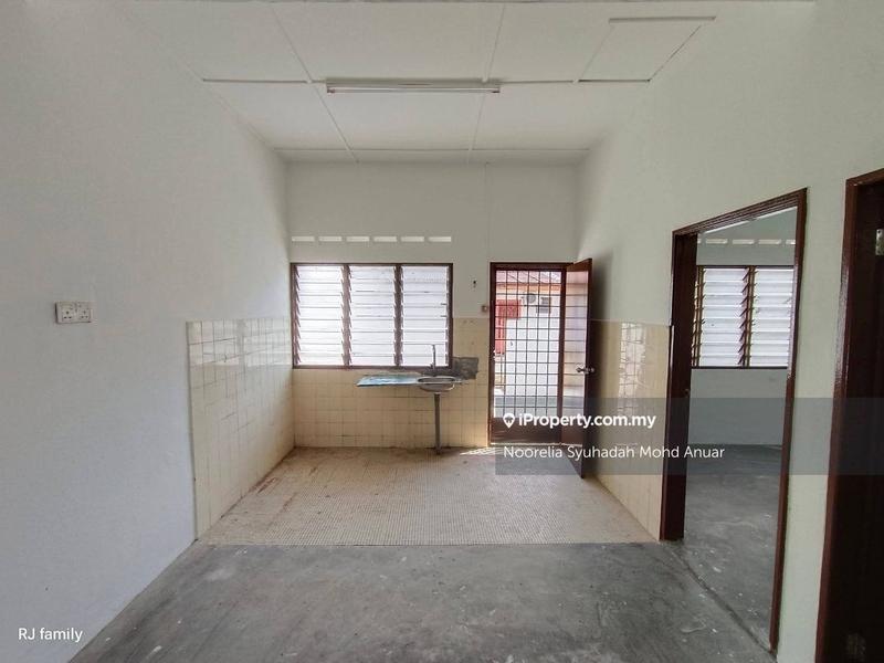 1-storey Terraced House for Sale in Taman Muzaffar Shah, Ayer Keroh by Noorelia Syuhadah Mohd Anuar - iProperty.com.my