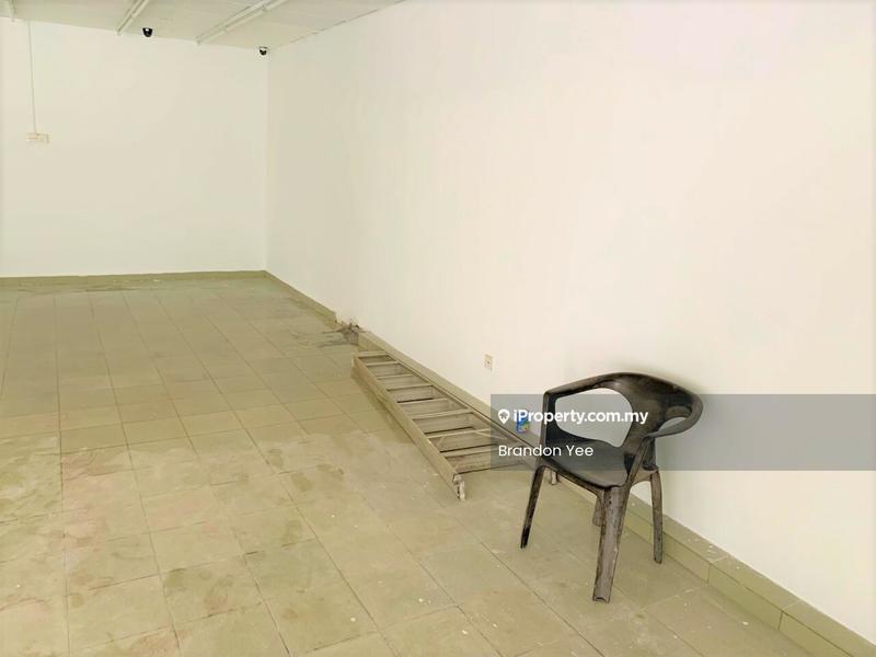 Kedai untuk Dijual di Bandar Putra Permai, Seri Kembangan oleh Brandon Yee - Interior - iProperty.com.my