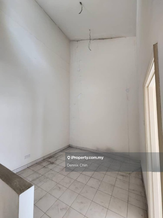 Rumah Teres 2-Tingkat untuk Dijual di Serdang, Seri Kembangan oleh Dennix Chin - iProperty.com.my