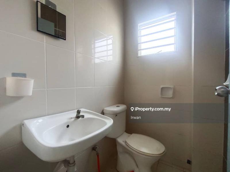 Rumah Berkembar untuk Dijual di Bandar Saujana Putra, Tanjong Duabelas oleh Irwan Affandi - iProperty.com.my