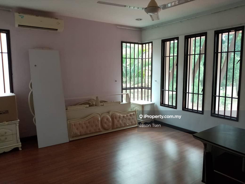 Rumah Berkembar untuk Dijual di Country Heights, Kajang oleh Jason Tsen - iProperty.com.my